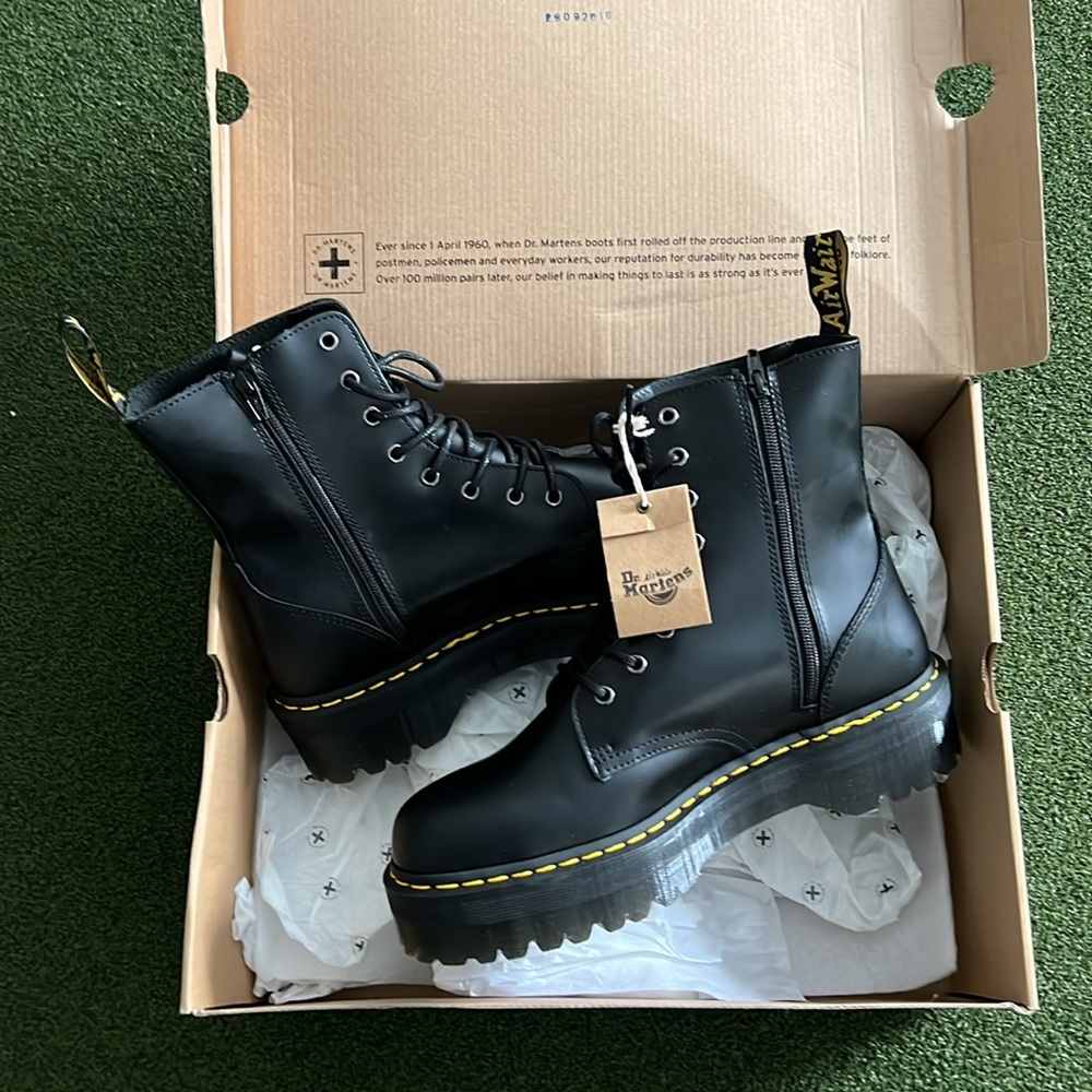COPY - PLATFORM DOC MARTINS NWT